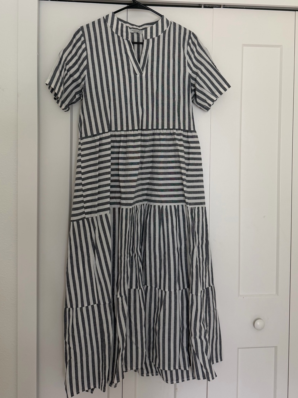 Lungo L’arno Made In Italy- Striped V-Neck Tiered Midi Dress - Navy & White
